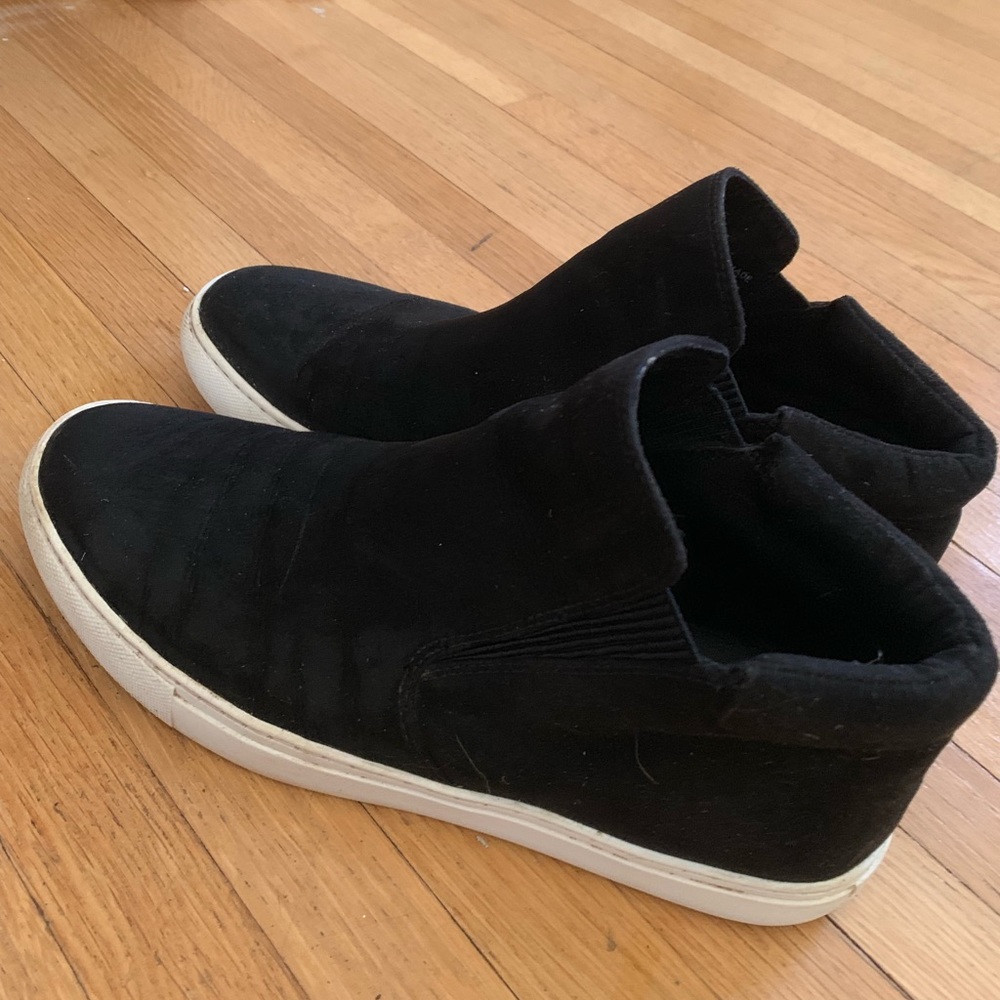 Black fashion sneakers